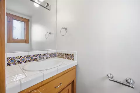 Bath - 28221 Cumberland, Tehachapi, CA 93561 photo 6 of 8