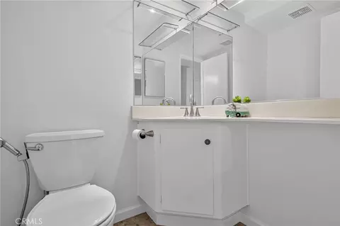 Bath - 20730 Devonshire #D, Chatsworth, CA 91311 photo 1 of 3