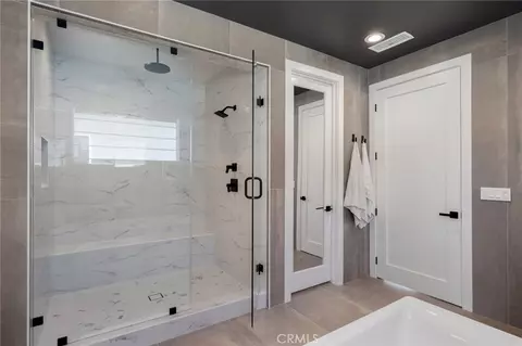 Bath - 27640 Juniper Ln, Valencia, CA 91381 photo 5 of 7