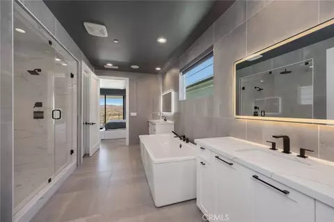 Bath - 27640 Juniper Ln, Valencia, CA 91381 photo 4 of 7