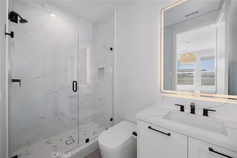 Bath - 27640 Juniper Ln, Valencia, CA 91381 photo 6 of 7
