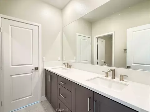 Bath - 3029 Harrison Ln, Simi Valley, CA 93065 photo 1 of 3