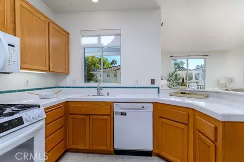 Kitchen - 4045 Milano Pl, Moorpark, CA 93021 photo 2 of 3