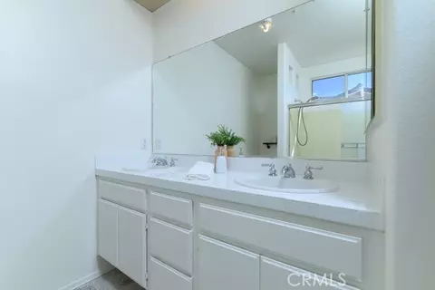 Bath - 4045 Milano Pl, Moorpark, CA 93021 photo 2 of 4