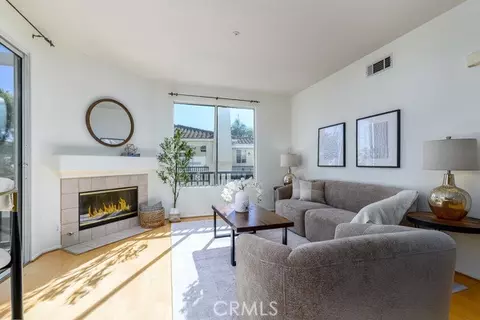 Living - 4045 Milano Pl, Moorpark, CA 93021 photo 1 of 2