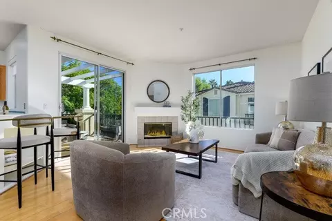 Living - 4045 Milano Pl, Moorpark, CA 93021 photo 2 of 2
