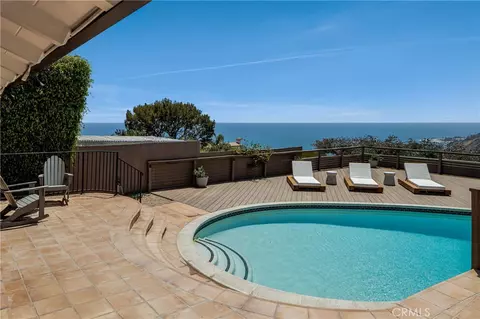 225 Notteargenta Rd, Pacific Palisades, CA 90272