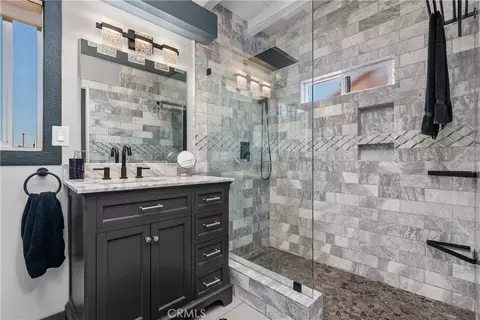Bath - 10739 Helendale, Tujunga, CA 91042 photo 4 of 4