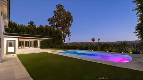 23310 Aetna St, Woodland Hills, CA 91367