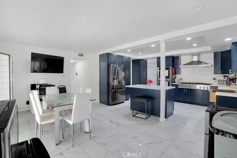 Kitchen - 2491 Castlemont Ct N, Simi Valley, CA 93063 photo 4 of 4
