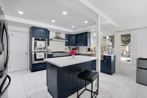 Kitchen - 2491 Castlemont Ct N, Simi Valley, CA 93063 photo 2 of 4