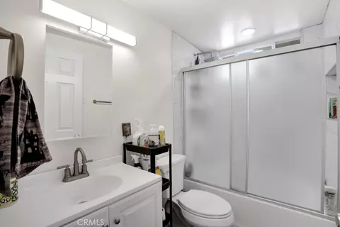 Bath - 2491 Castlemont Ct N, Simi Valley, CA 93063 photo 2 of 2