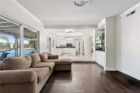Living - 27715 Sutters Pointe, Saugus, CA 91350 photo 3 of 9