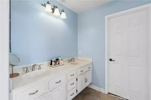 Bath - 27715 Sutters Pointe, Saugus, CA 91350 photo 5 of 5