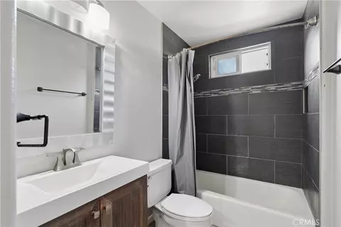 Bath - 27715 Sutters Pointe, Saugus, CA 91350 photo 4 of 5