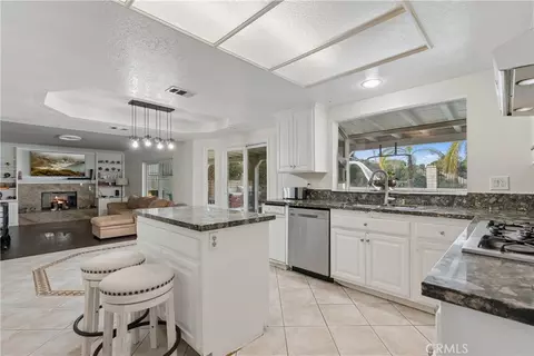 Kitchen - 27715 Sutters Pointe, Saugus, CA 91350 photo 7 of 8