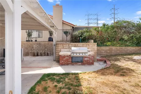 Exterior - 27715 Sutters Pointe, Saugus, CA 91350 photo 2 of 8