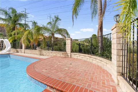 Exterior - 27715 Sutters Pointe, Saugus, CA 91350 photo 6 of 8