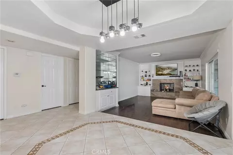 Living - 27715 Sutters Pointe, Saugus, CA 91350 photo 4 of 9