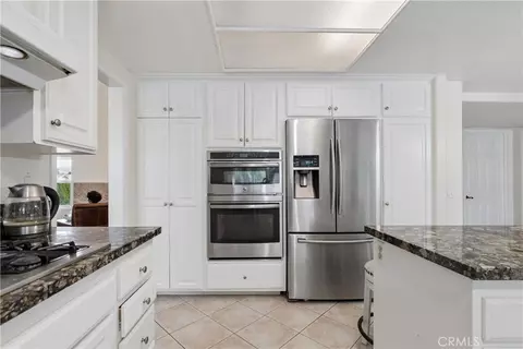 Kitchen - 27715 Sutters Pointe, Saugus, CA 91350 photo 4 of 8