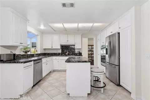 Kitchen - 27715 Sutters Pointe, Saugus, CA 91350 photo 3 of 8