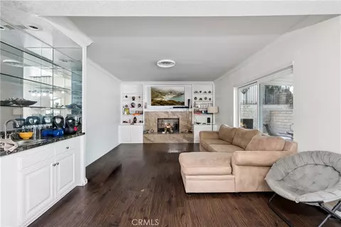 Living - 27715 Sutters Pointe, Saugus, CA 91350 photo 2 of 9