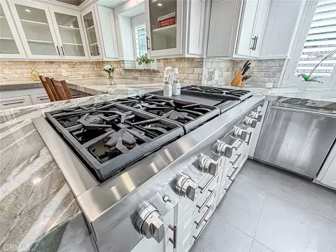 Kitchen - 4217 Cedar Ave, Long Beach, CA 90807 photo 7 of 12