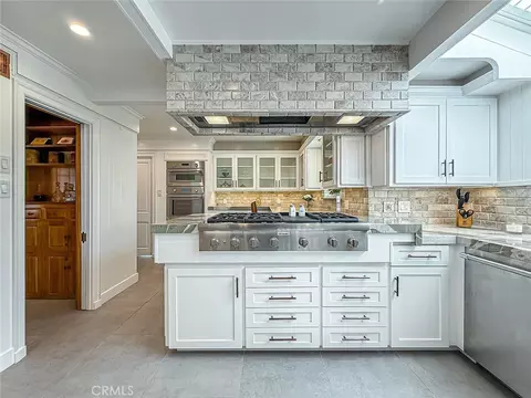 Kitchen - 4217 Cedar Ave, Long Beach, CA 90807 photo 10 of 12