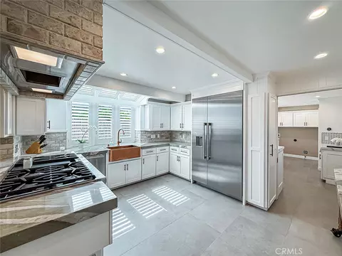 Kitchen - 4217 Cedar Ave, Long Beach, CA 90807 photo 6 of 12