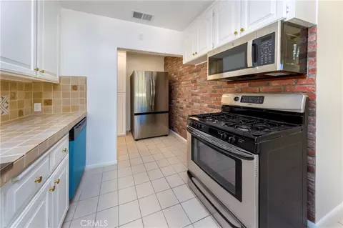 Kitchen - 1924 Hilton, Burbank, CA 91504 photo 2 of 2