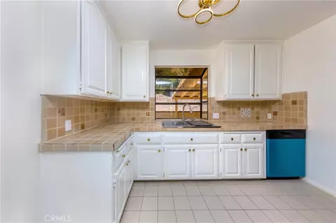 Kitchen - 1924 Hilton, Burbank, CA 91504 photo 1 of 2