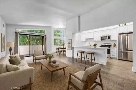 5805 Whitsett Ave #201, Valley Village, CA 91607