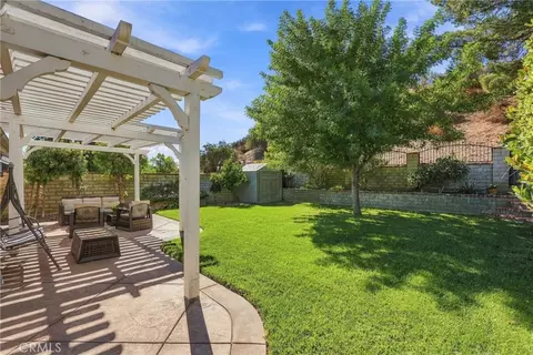 Exterior - 22856 Tamarack, Santa Clarita, CA 91390 photo 4 of 10