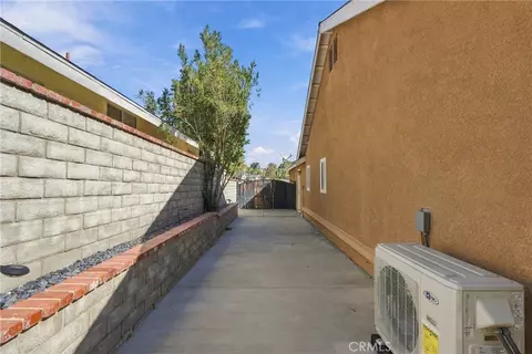 Exterior - 22856 Tamarack, Santa Clarita, CA 91390 photo 9 of 10