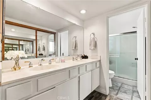 Bath - 22856 Tamarack, Santa Clarita, CA 91390 photo 4 of 4
