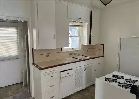 Kitchen - 600 E Providencia Ave, Burbank, CA 91501 photo 2 of 3