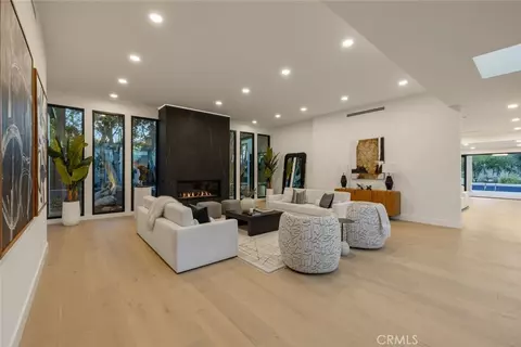 17414 Cumpston St, Encino, CA 91316