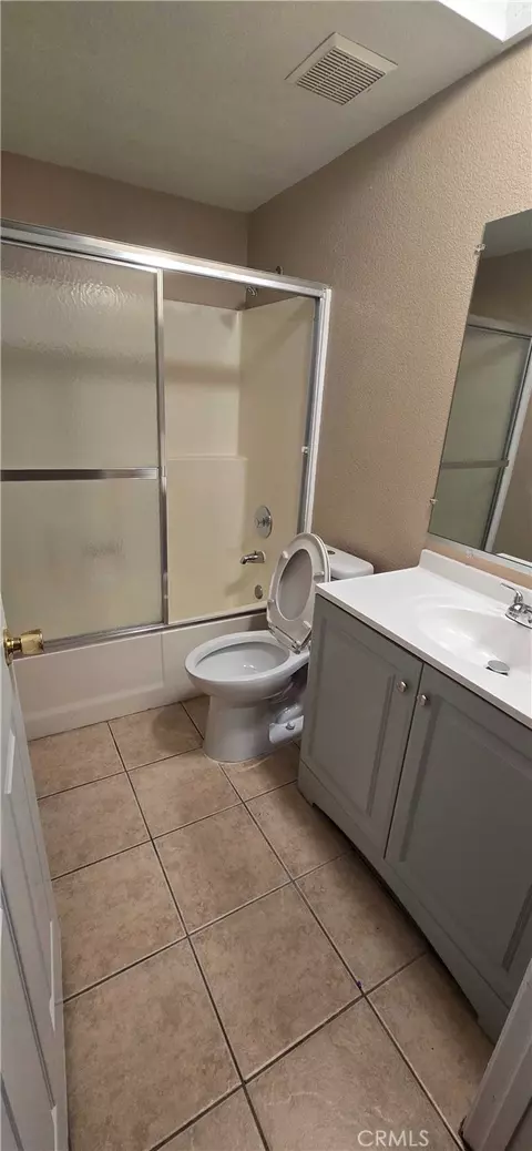Bath - 44430 15th E #3, Lancaster, CA 93535 photo 1 of 5