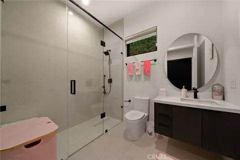 Bath - 17646 Stare St, Northridge, CA 91325 photo 4 of 4