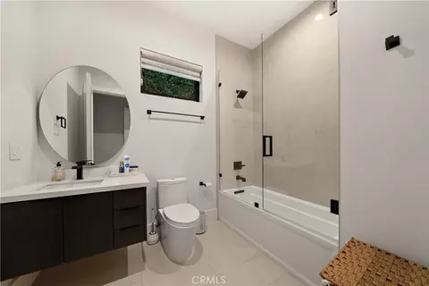 Bath - 17646 Stare St, Northridge, CA 91325 photo 3 of 4
