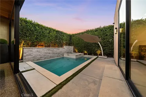 Exterior - 17646 Stare St, Northridge, CA 91325 photo 7 of 9