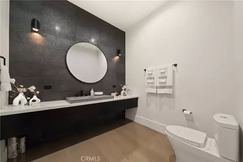 Bath - 17646 Stare St, Northridge, CA 91325 photo 2 of 4
