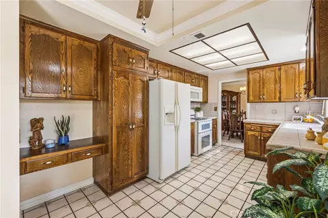 Kitchen - 28166 Ebb Ct, Saugus, CA 91350 photo 3 of 3