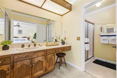 Bath - 28166 Ebb Ct, Saugus, CA 91350 photo 1 of 5