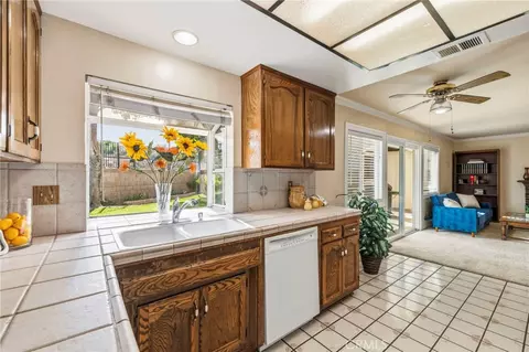 Kitchen - 28166 Ebb Ct, Saugus, CA 91350 photo 1 of 3