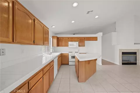 Kitchen - 27683 Ron Rdg, Saugus, CA 91350 photo 2 of 3
