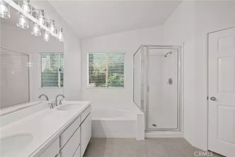 Bath - 27683 Ron Rdg, Saugus, CA 91350 photo 2 of 6