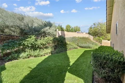 Exterior - 27683 Ron Rdg, Saugus, CA 91350 photo 4 of 8