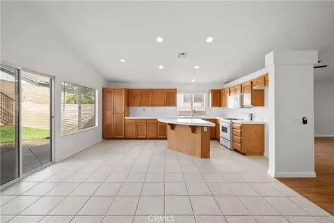 Kitchen - 27683 Ron Rdg, Saugus, CA 91350 photo 1 of 3