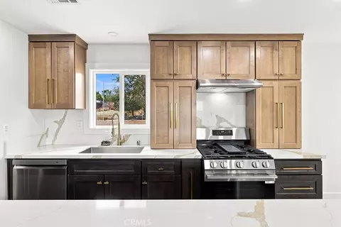 Kitchen - 39609 179th E, Palmdale, CA 93591 photo 3 of 5
